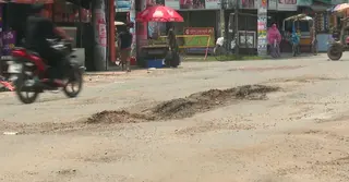 খানাখন্দে ভরা যশোর-খুলনা মহাসড়কে দুর্ভোগ; ভরসা শুধু সংস্কারের আশ্বাস